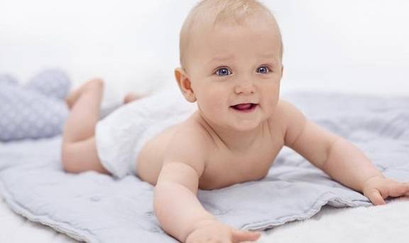 宝宝睡整觉后，一片尿不湿能否坚持整晚不换？关键看这3个因素